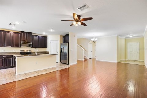 Villa ou maison à louer à Brandon, Floride: 4 chambres, 195.93 m2 № 2405468 - photo 8