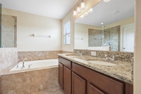 Villa ou maison à louer à Brandon, Floride: 4 chambres, 195.93 m2 № 2405468 - photo 24