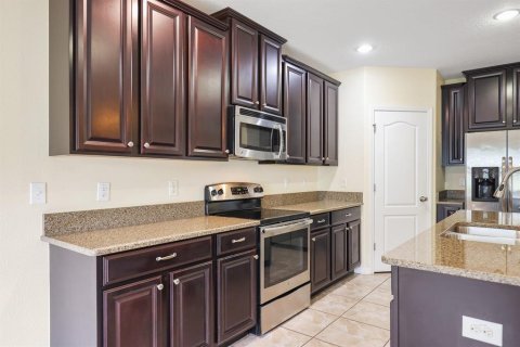 Villa ou maison à louer à Brandon, Floride: 4 chambres, 195.93 m2 № 2405468 - photo 14