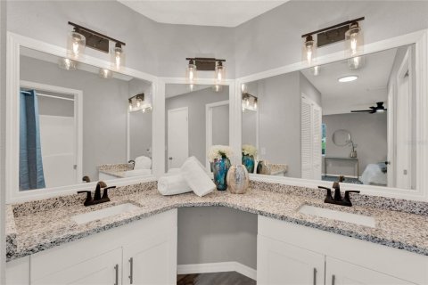 Condo in Kissimmee, Florida, 2 bedrooms  № 1873125 - photo 17