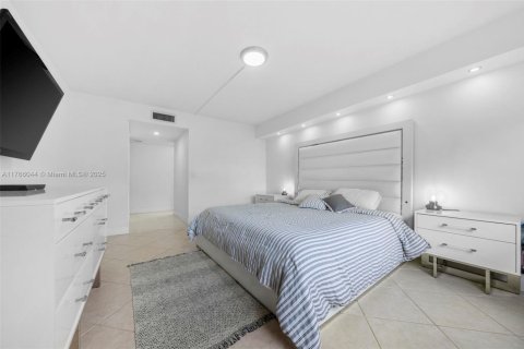 Condo in Weston, Florida, 2 bedrooms  № 1867533 - photo 13