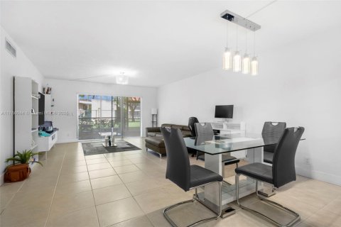 Condo in Weston, Florida, 2 bedrooms  № 1867533 - photo 8
