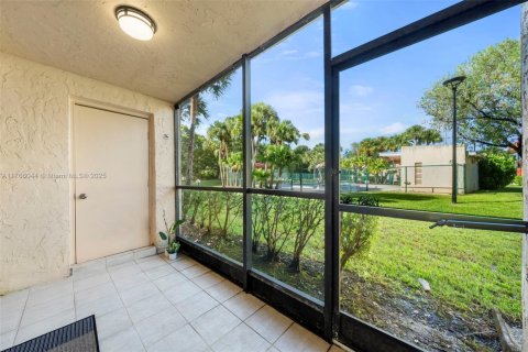 Condo in Weston, Florida, 2 bedrooms  № 1867533 - photo 19