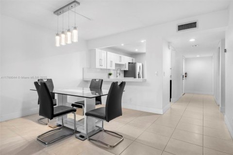 Condo in Weston, Florida, 2 bedrooms  № 1867533 - photo 7