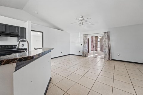 Villa ou maison à vendre à Deltona, Floride: 3 chambres, 120.59 m2 № 2419335 - photo 6