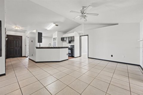 Villa ou maison à vendre à Deltona, Floride: 3 chambres, 120.59 m2 № 2419335 - photo 10