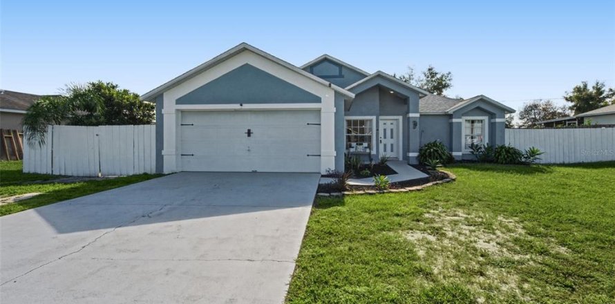 Villa ou maison à Deltona, Floride 3 chambres, 120.59 m2 № 2419335