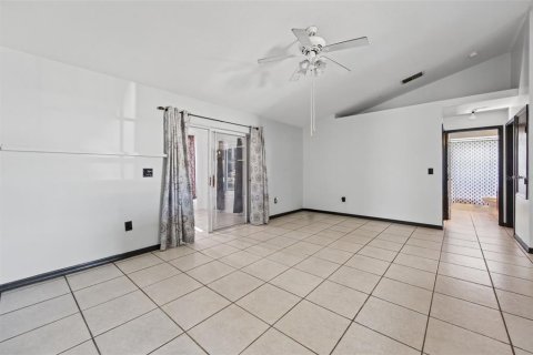 Villa ou maison à vendre à Deltona, Floride: 3 chambres, 120.59 m2 № 2419335 - photo 3