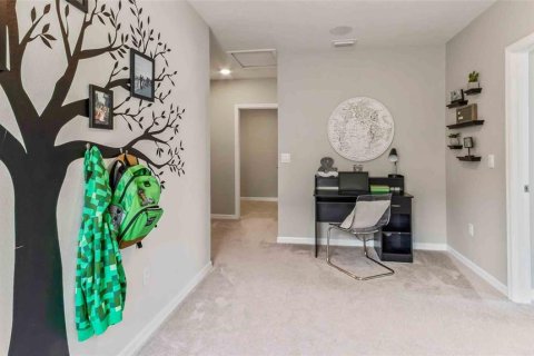 Casa en venta en Zephyrhills, Florida, 5 dormitorios, 227.89 m2 № 1885417 - foto 10