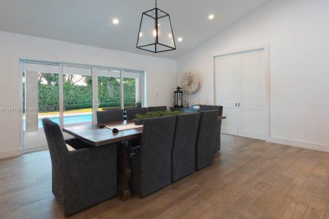 House in Palmetto Bay, Florida 5 bedrooms, 334.91 sq.m. № 1839241 - photo 7