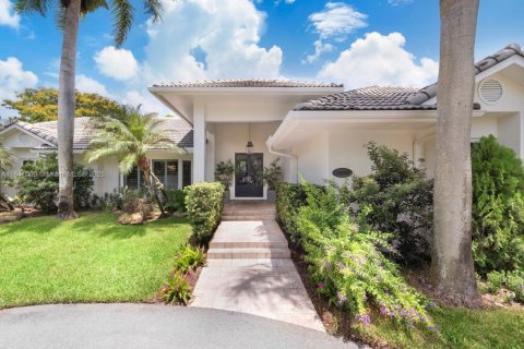 House in Palmetto Bay, Florida 5 bedrooms, 334.91 sq.m. № 1839241 - photo 1