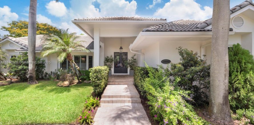 House in Palmetto Bay, Florida 5 bedrooms, 334.91 sq.m. № 1839241