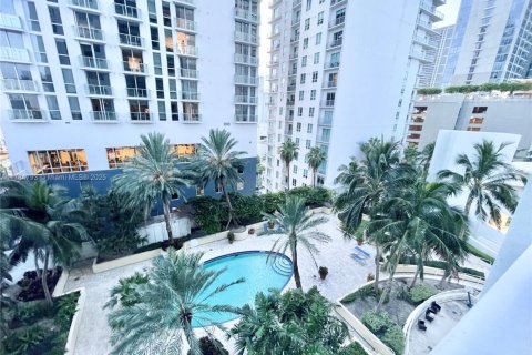 Condo in Miami, Florida, 1 bedroom  № 1862716 - photo 16