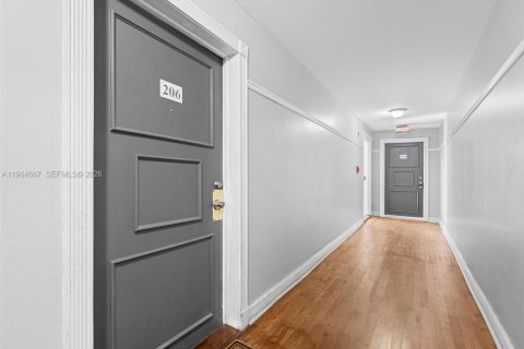 Снять в аренду кондоминиум в Майами-Бич, Флорида 2 спальни, 70.61м2, № 2028279 - фото 19