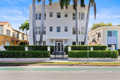 Снять в аренду кондоминиум в Майами-Бич, Флорида 2 спальни, 70.61м2, № 2028279 - фото 28