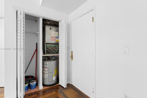 Снять в аренду кондоминиум в Майами-Бич, Флорида 2 спальни, 70.61м2, № 2028279 - фото 18