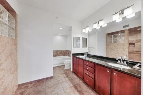 Condo in Osprey, Florida, 2 bedrooms  № 1905117 - photo 18