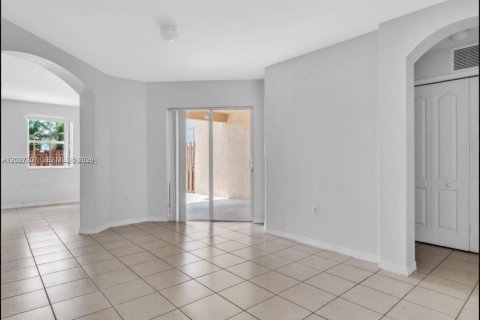 Townhouse in Miami, Florida 3 bedrooms, 162.86 sq.m. № 2244638 - photo 7