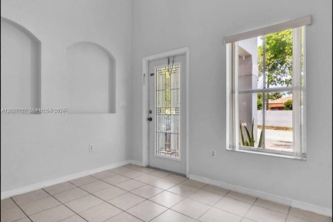 Townhouse in Miami, Florida 3 bedrooms, 162.86 sq.m. № 2244638 - photo 5