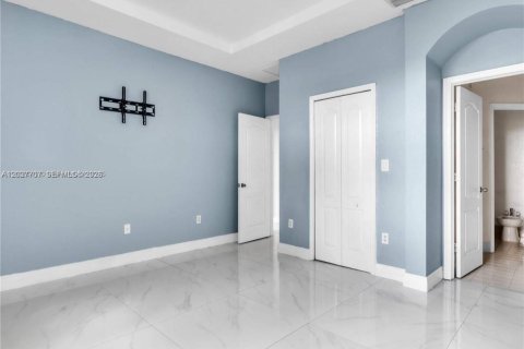 Townhouse in Miami, Florida 3 bedrooms, 162.86 sq.m. № 2244638 - photo 17