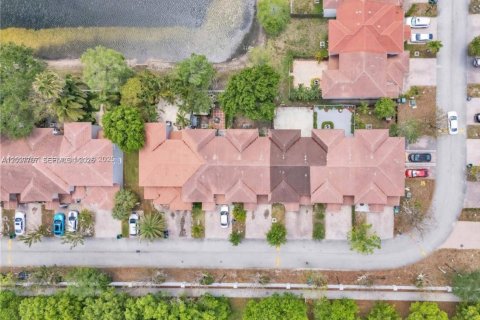Townhouse in Miami, Florida 3 bedrooms, 162.86 sq.m. № 2244638 - photo 22