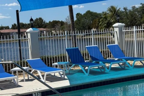 Townhouse in Miami, Florida 3 bedrooms, 162.86 sq.m. № 2244638 - photo 21