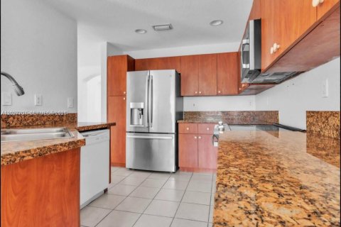 Townhouse in Miami, Florida 3 bedrooms, 162.86 sq.m. № 2244638 - photo 8