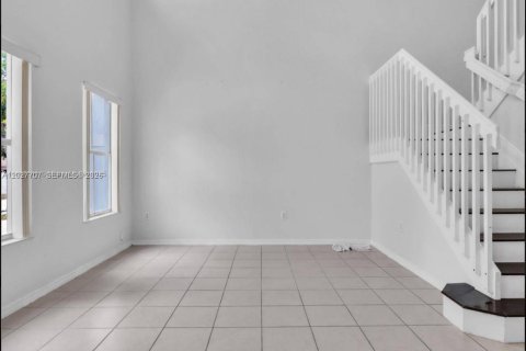 Townhouse in Miami, Florida 3 bedrooms, 162.86 sq.m. № 2244638 - photo 6