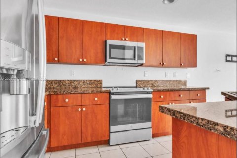 Townhouse in Miami, Florida 3 bedrooms, 162.86 sq.m. № 2244638 - photo 9