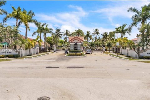 Townhouse in Miami, Florida 3 bedrooms, 162.86 sq.m. № 2244638 - photo 3