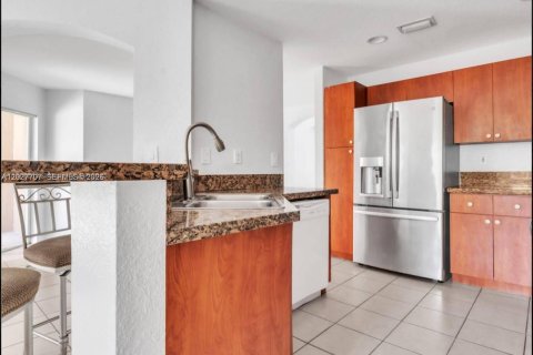 Townhouse in Miami, Florida 3 bedrooms, 162.86 sq.m. № 2244638 - photo 10