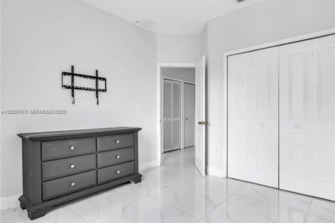 Townhouse in Miami, Florida 3 bedrooms, 162.86 sq.m. № 2244638 - photo 11