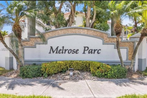 Townhouse in Miami, Florida 3 bedrooms, 162.86 sq.m. № 2244638 - photo 4