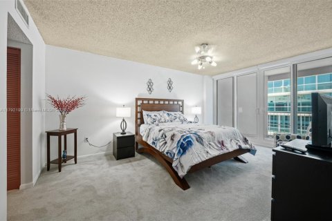 Copropriété à vendre à Surfside, Floride: 2 chambres, 118.64 m2 № 1743977 - photo 20