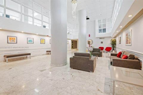 Copropriété à vendre à Surfside, Floride: 2 chambres, 118.64 m2 № 1743977 - photo 8