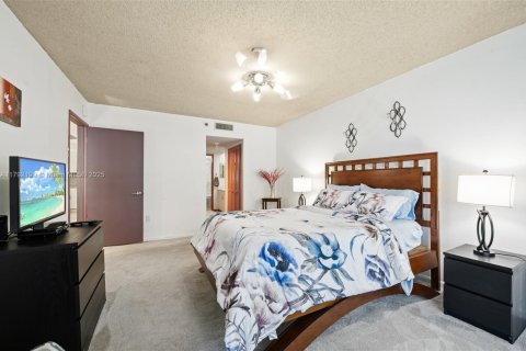 Copropriété à vendre à Surfside, Floride: 2 chambres, 118.64 m2 № 1743977 - photo 21