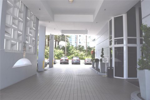 Copropriété à vendre à Surfside, Floride: 2 chambres, 118.64 m2 № 1743977 - photo 7