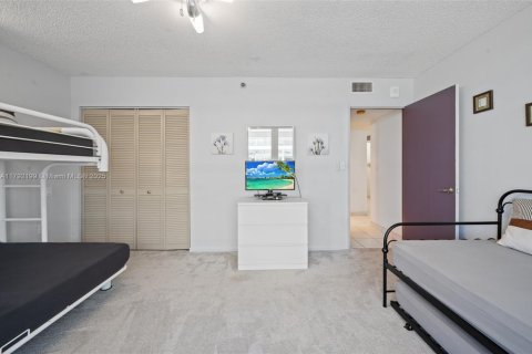Copropriété à vendre à Surfside, Floride: 2 chambres, 118.64 m2 № 1743977 - photo 27