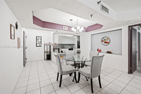 Copropriété à vendre à Surfside, Floride: 2 chambres, 118.64 m2 № 1743977 - photo 14