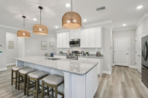 House in Spring Hill, Florida 3 bedrooms, 184.69 sq.m. № 2220010 - photo 6