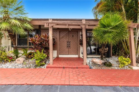 Townhouse in Hallandale Beach, Florida 2 bedrooms, 156.08 sq.m. № 1937527 - photo 10