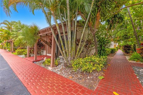 Adosado en alquiler en Hallandale Beach, Florida, 2 dormitorios, 156.08 m2 № 1937527 - foto 12