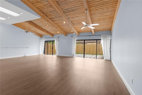 Touwnhouse à louer à Hallandale Beach, Floride: 2 chambres, 156.08 m2 № 1937527 - photo 19