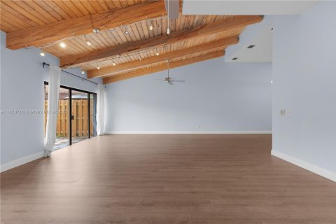 Touwnhouse à louer à Hallandale Beach, Floride: 2 chambres, 156.08 m2 № 1937527 - photo 18