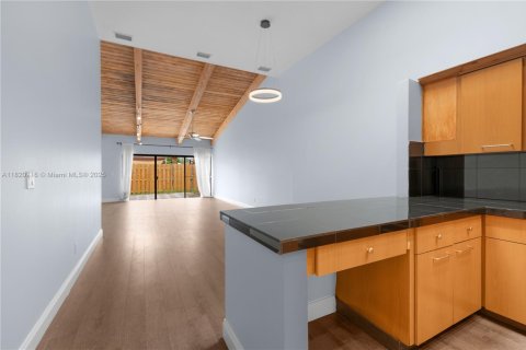 Townhouse in Hallandale Beach, Florida 2 bedrooms, 156.08 sq.m. № 1937527 - photo 30