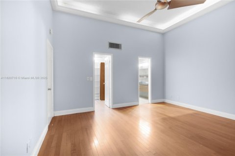 Townhouse in Hallandale Beach, Florida 2 bedrooms, 156.08 sq.m. № 1937527 - photo 20