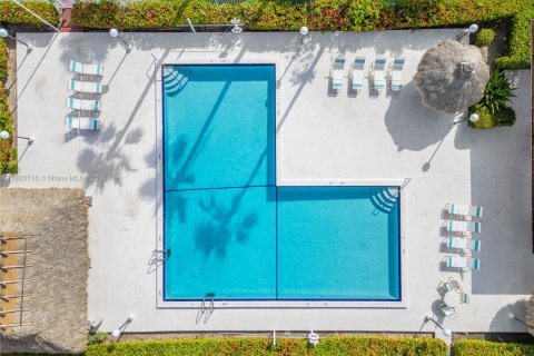 Touwnhouse à louer à Hallandale Beach, Floride: 2 chambres, 156.08 m2 № 1937527 - photo 7