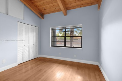 Townhouse in Hallandale Beach, Florida 2 bedrooms, 156.08 sq.m. № 1937527 - photo 26