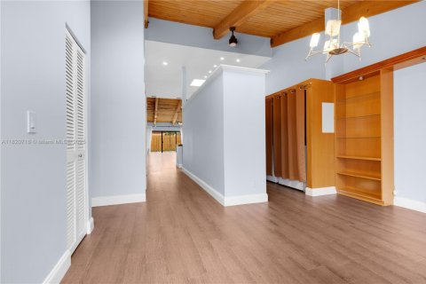 Townhouse in Hallandale Beach, Florida 2 bedrooms, 156.08 sq.m. № 1937527 - photo 28