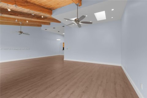 Touwnhouse à louer à Hallandale Beach, Floride: 2 chambres, 156.08 m2 № 1937527 - photo 17